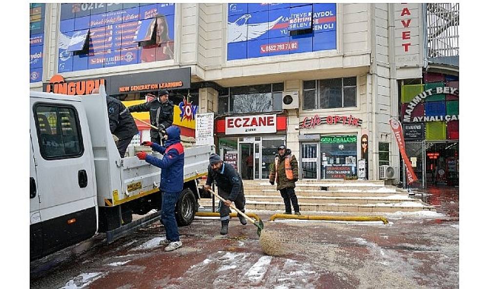 Beylikd&uuml;z&uuml; Belediyesi Kar Yağışına Karşı Sahada