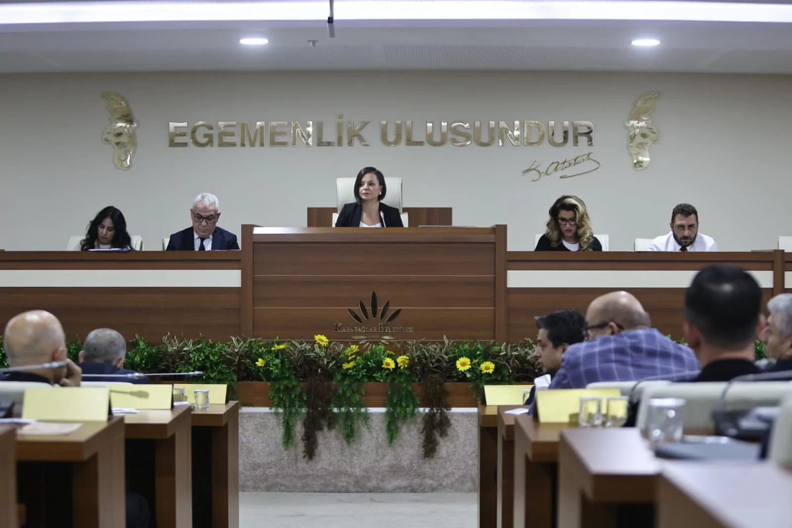 İzmir Karabağlar'da 2027 b&uuml;t&ccedil;esi komisyona g&ouml;nderildi