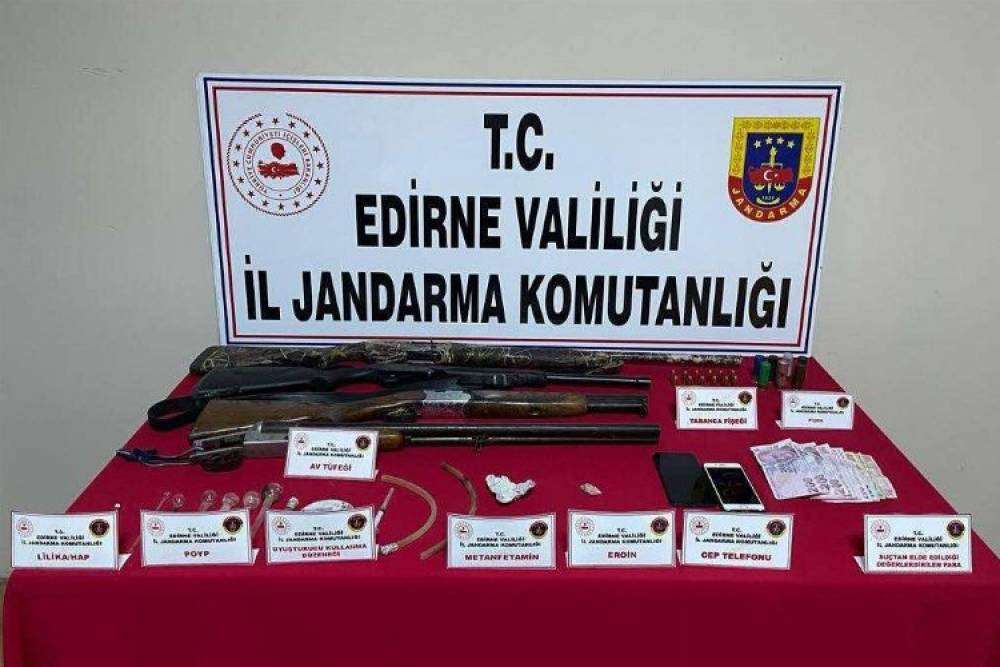 Keşan&rsquo;da uyuşturucu ve silah ele ge&ccedil;irildi