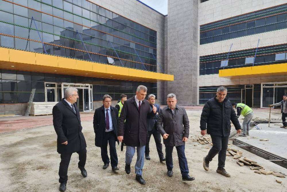 G&ouml;lc&uuml;k'te sağlık yatırımlarına yakın mercek