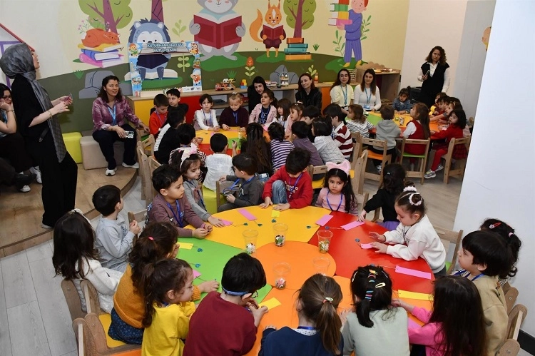 Balıkesir B&uuml;y&uuml;kşehir'den renkli k&uuml;t&uuml;phane etkinliği