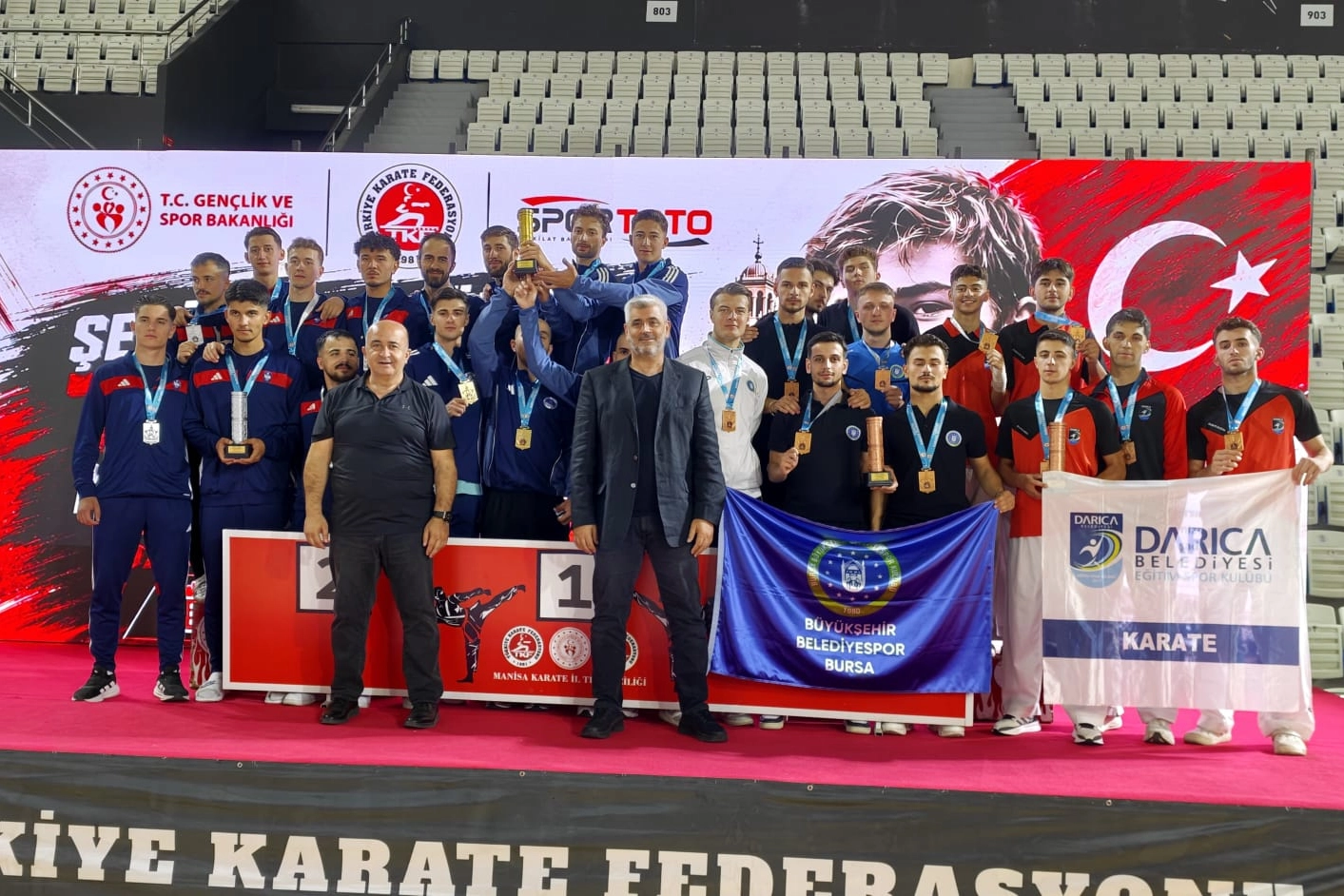 Bursalı sporcular madalyaları topluyor