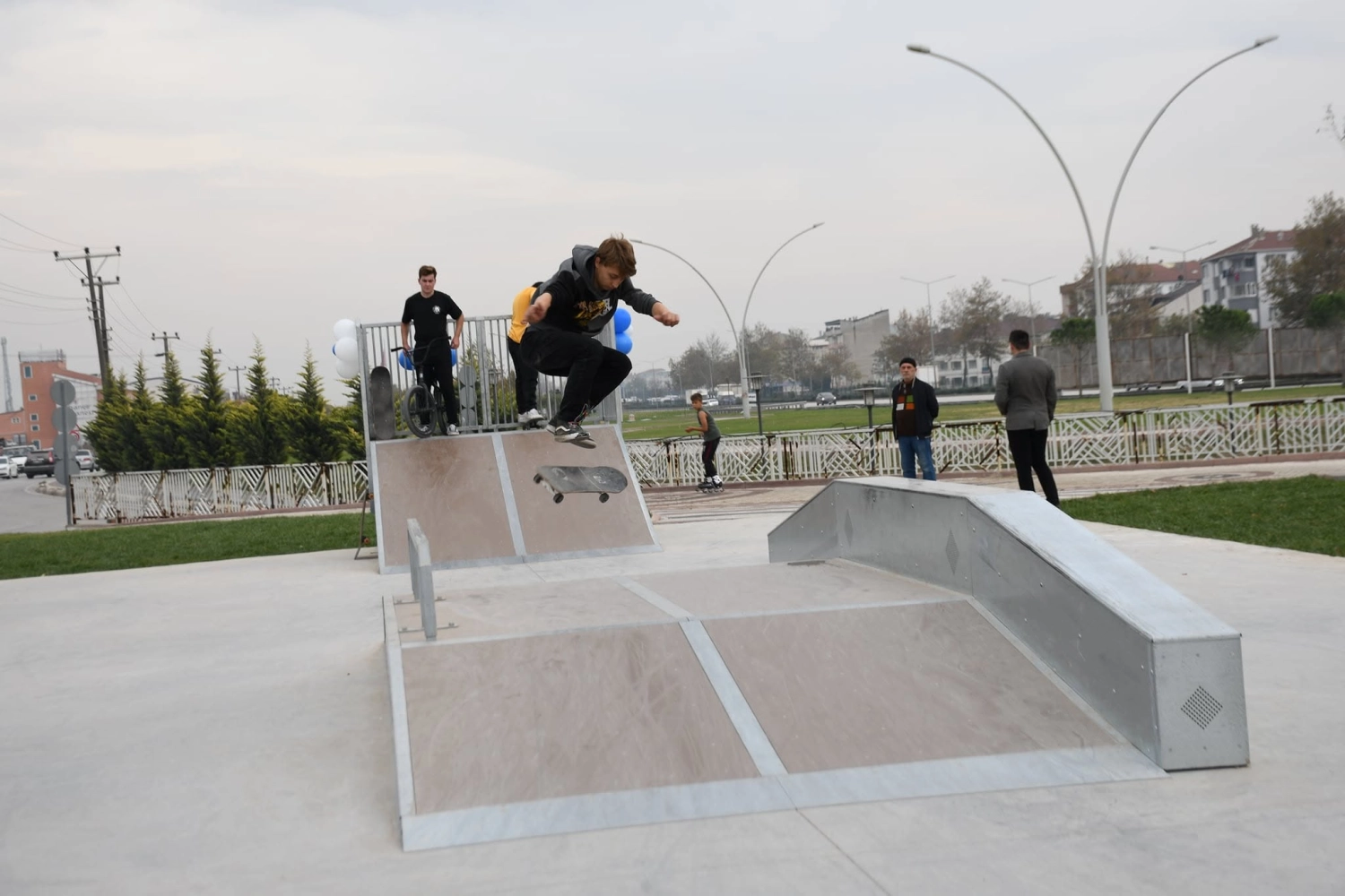 Bursa'da İneg&ouml;ll&uuml;&nbsp;gen&ccedil;lere&nbsp;yeni&nbsp;kaykay&nbsp;park
