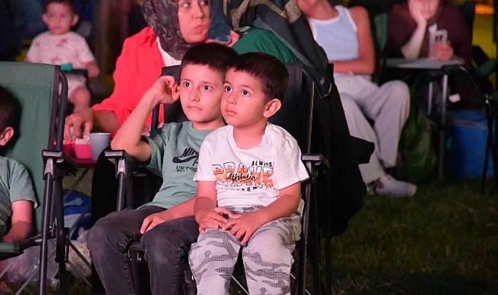 İznik'te Yaz Akşamları &Ccedil;ocukların Neşesiyle Renkleniyor