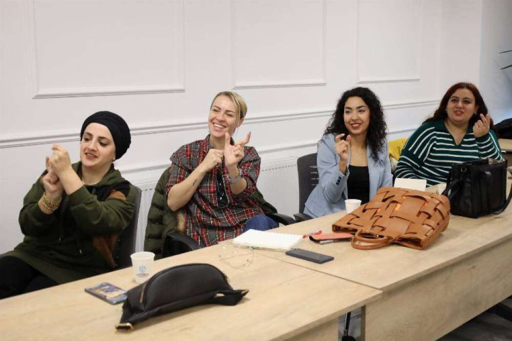 Kocaeli B&uuml;y&uuml;kşehir'den avukatlara işaret dili eğitimi