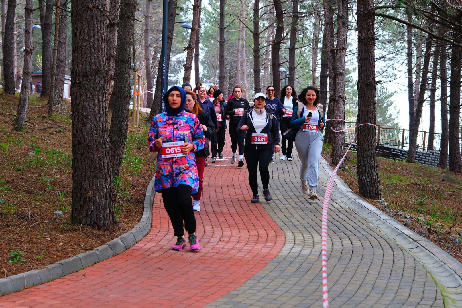 'Bahar Koşusu' Sapanca&rsquo;da renkli g&ouml;r&uuml;nt&uuml;lere sahne oldu