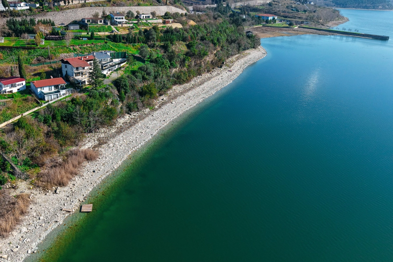 Sapanca kıyılarında ka&ccedil;ak iskele temizliğinde ikinci etap
