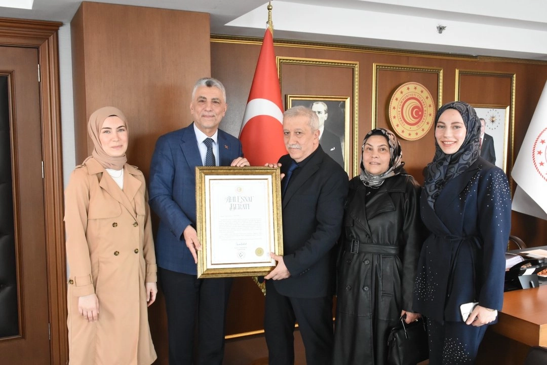 &Uuml;cret almayan esnafa Bakan Bolat'tan &ldquo;Ahi Esnaf Beratı&rdquo;