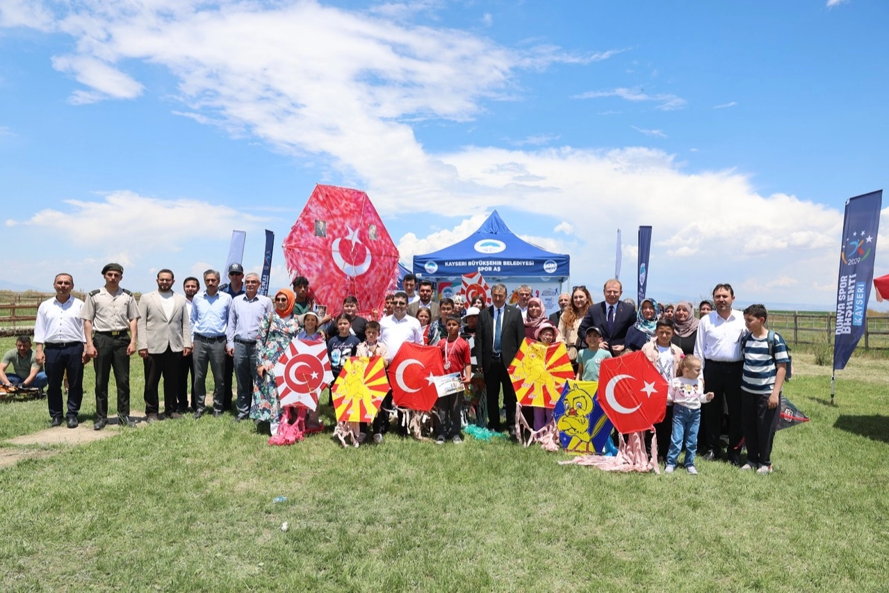 Kayseri B&uuml;y&uuml;kşehir'den Sultan Sazlığı'nda u&ccedil;urtma şenliği