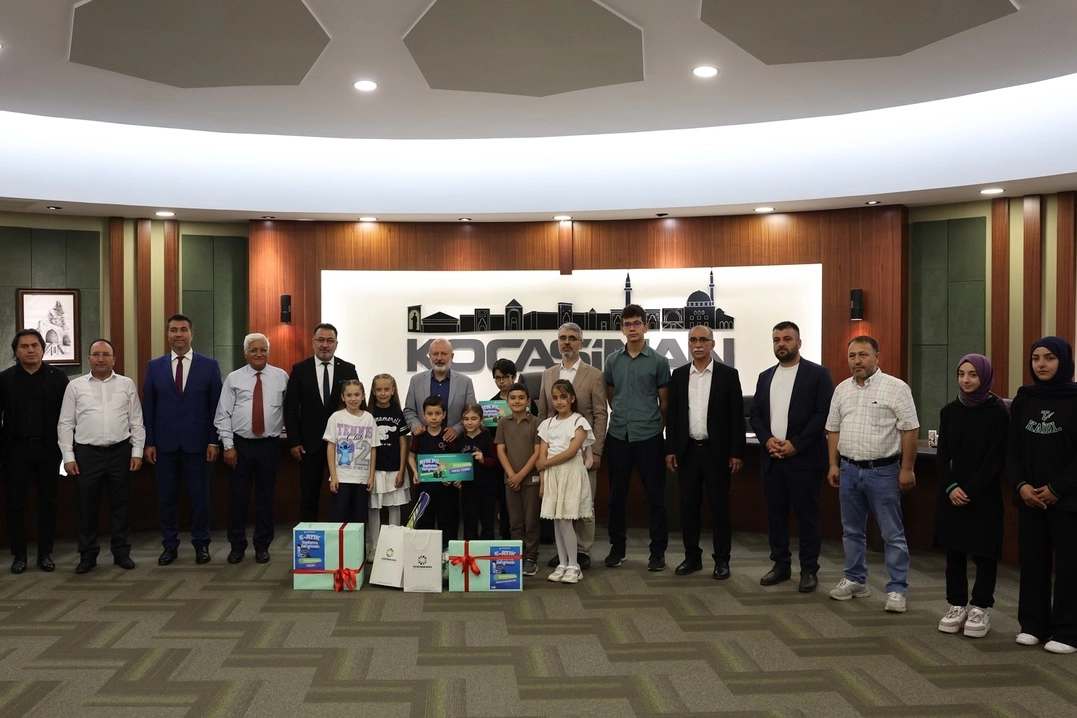 Kayseri Kocasinan'da &ouml;ğrencilerden 'geri d&ouml;n&uuml;ş&uuml;m seferberliği'ne destek