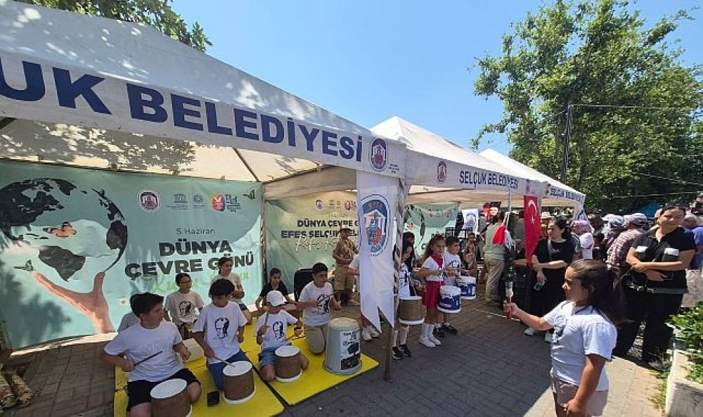 Efes Sel&ccedil;uk'ta D&uuml;nya &Ccedil;evre G&uuml;n&uuml; &ldquo;Atığını Getir, Hediyeni G&ouml;t&uuml;r" Etkinliğiyle Kutlandı
