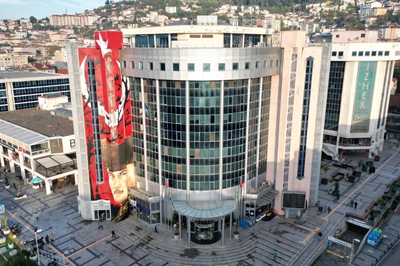 İzmit Belediyesi'nden Ruhsat M&uuml;d&uuml;rl&uuml;ğ&uuml; iddialarına a&ccedil;ıklama