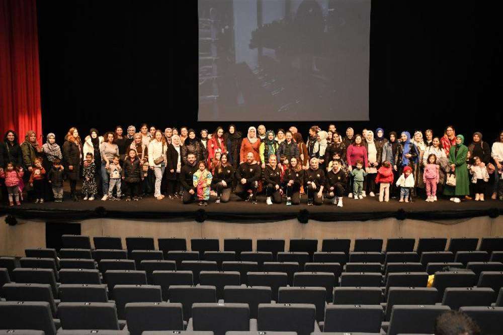 Balıkesir'de '&Ccedil;ocuklar Oyuna, Anneler Spora'