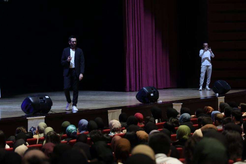 Konya'da &uuml;niversiteye hazırlanacak gen&ccedil;lere LİMA motivesi