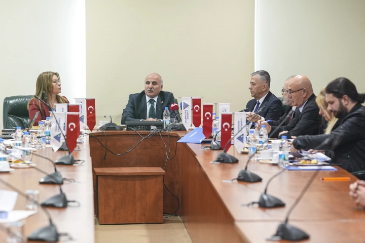 TBMM heyetinden &uuml;niversite ve Maarif Vakfı ziyareti