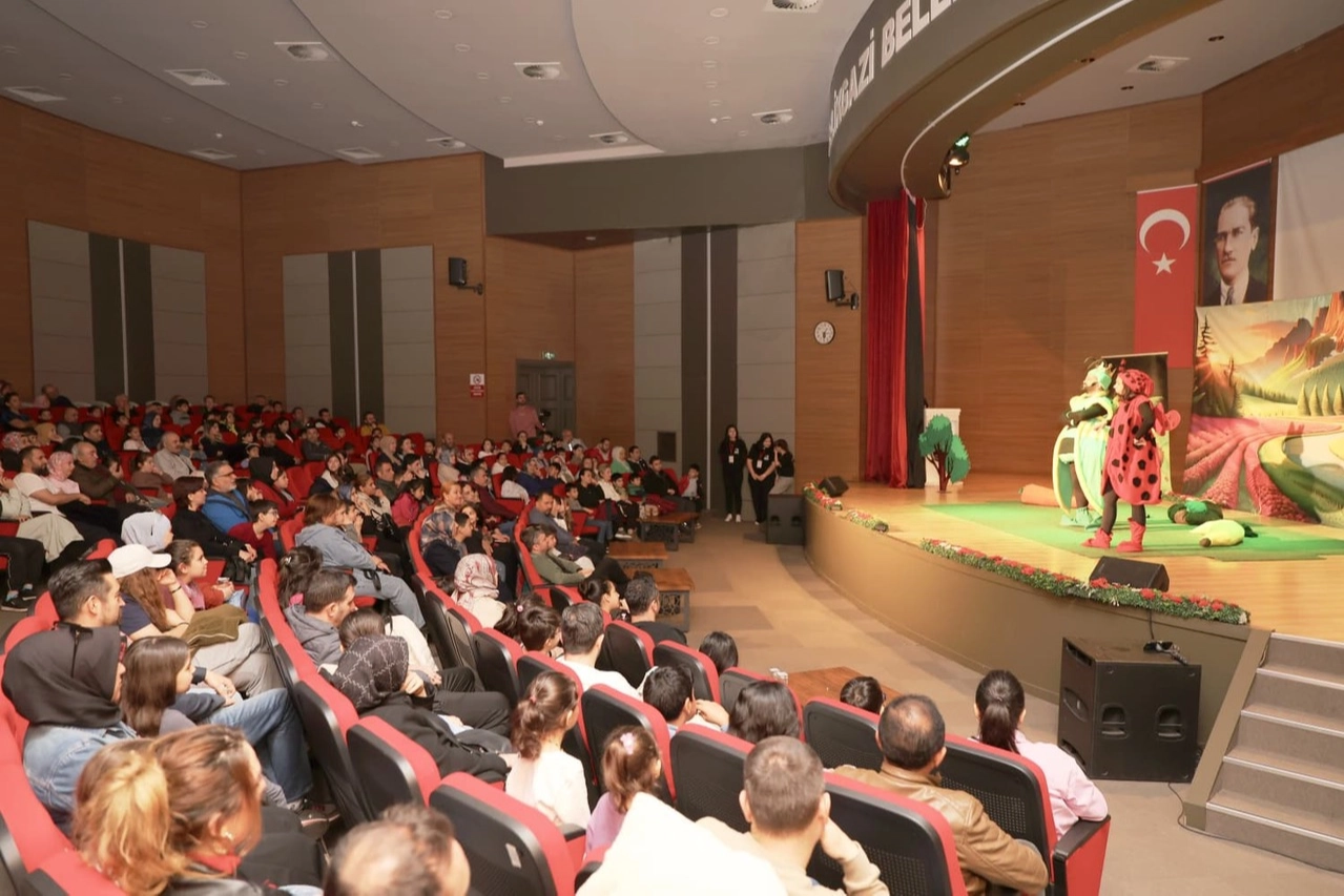 Kayseri Melikgazi'den &ccedil;ocuklara &ouml;zel tiyatro