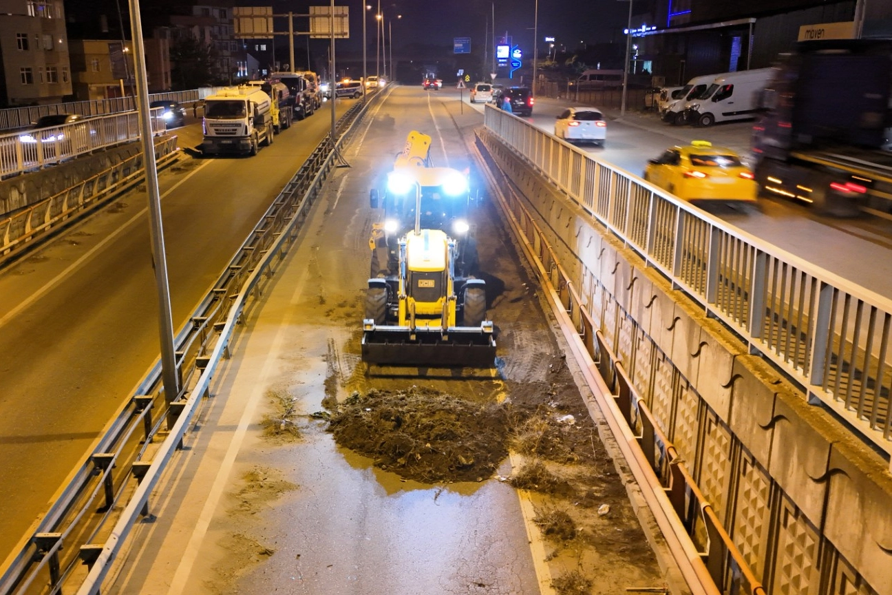 Eskihisar Feribot Yolu Alt Ge&ccedil;idi&rsquo;nde gece mesaisi