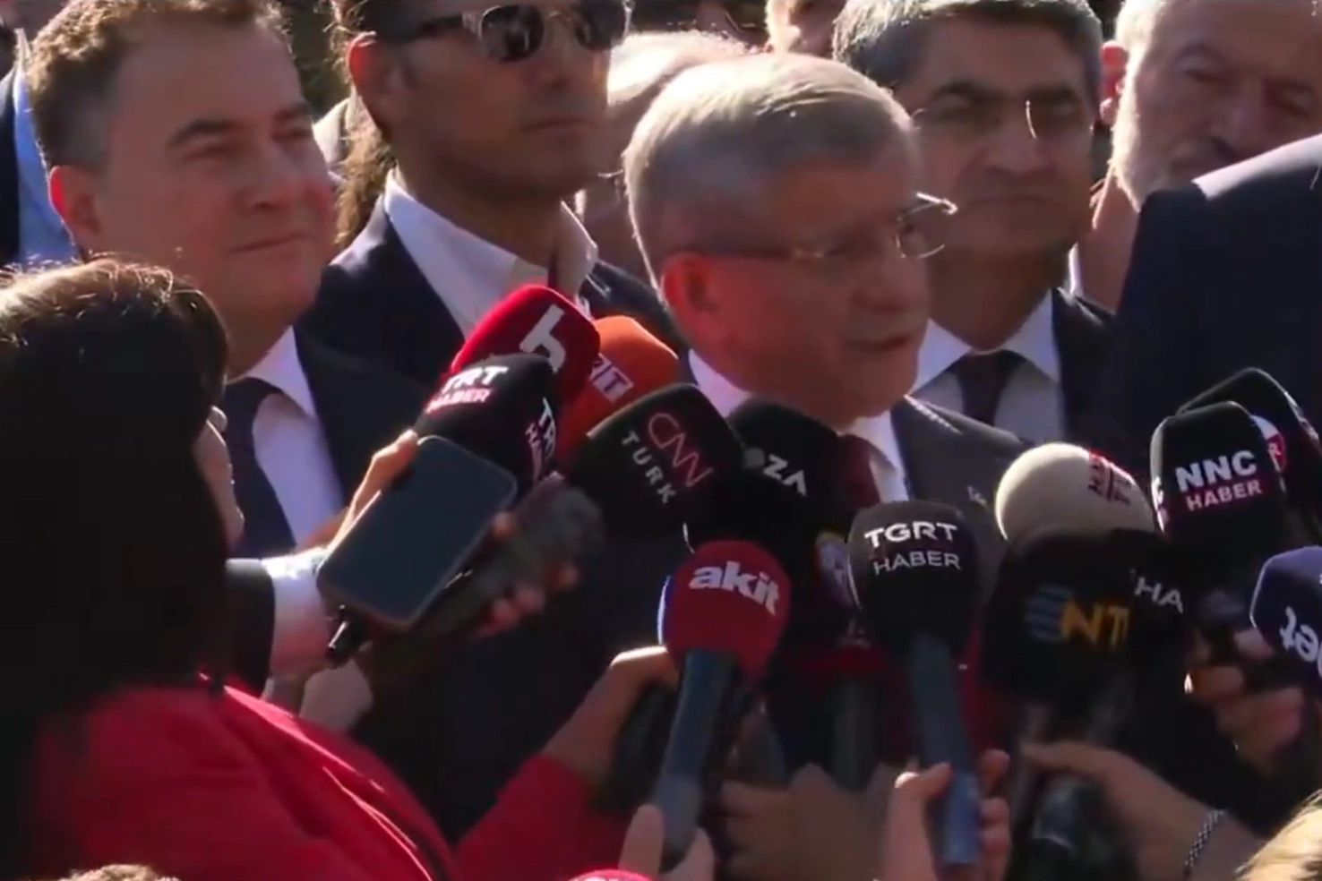 Davutoğlu&rsquo;ndan ifade sonrası ilk a&ccedil;ıklama: T&uuml;rkiye&rsquo;nin itibarı i&ccedil;in