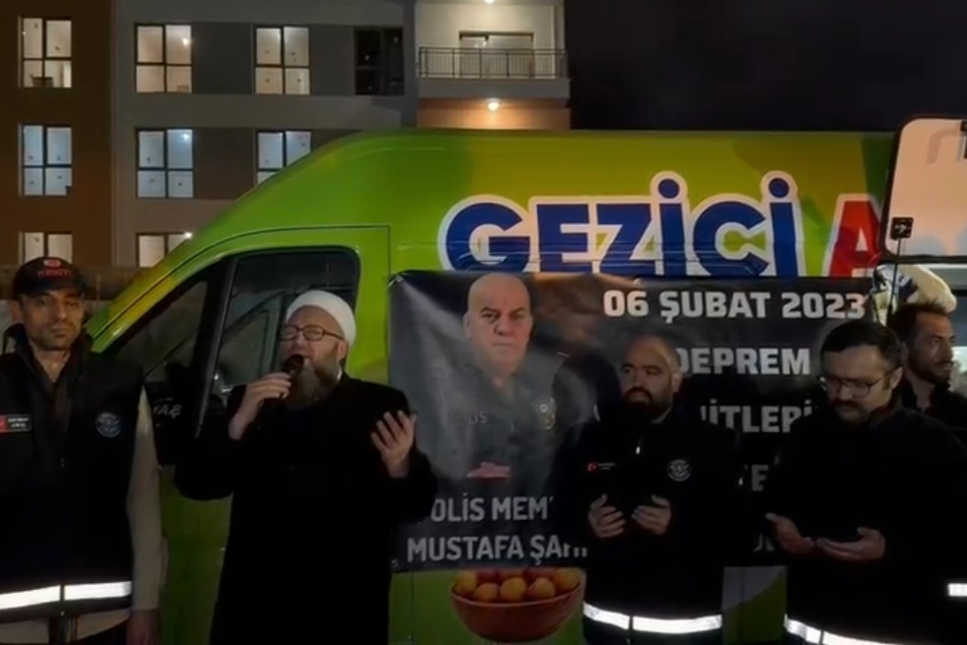 Deprem b&ouml;lgesine ilk g&uuml;nden bu yana destek veren polis memuru Mustafa Şahin'den 6 Şubat&rsquo;ta anlamlı vefa