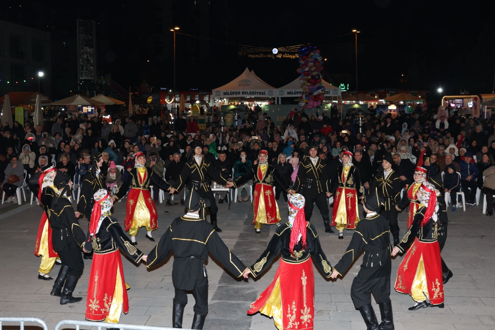 Bursa Nil&uuml;fer'in sokağında Artvin r&uuml;zgarı
