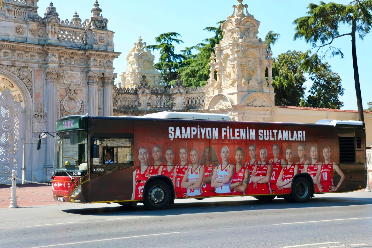 Şampiyonlar, İETT ile İstanbul&rsquo;da