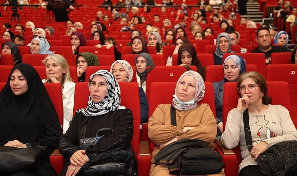 Erdim, &ldquo;Aile Nedir?" s&ouml;yleşisinde dikkat &ccedil;eken mesajlar verdi;  &ldquo;İnsanın en &ouml;nemli g&ouml;revi kendisini onarmasıdır"