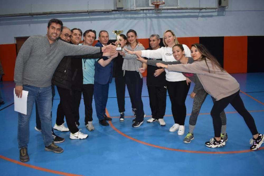 Manisa'da &ouml;ğretmenler hem &ouml;ğretti, hem oynadı