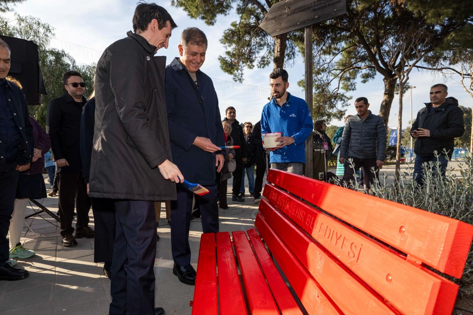 İzmir&rsquo;den şiddete karşı g&uuml;&ccedil;l&uuml; mesaj