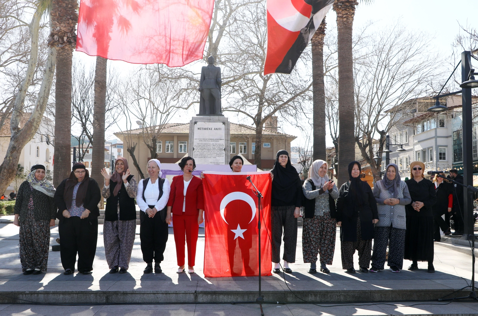 Mudanya&rsquo;da 8 Mart&rsquo;a kadın emeği damgası