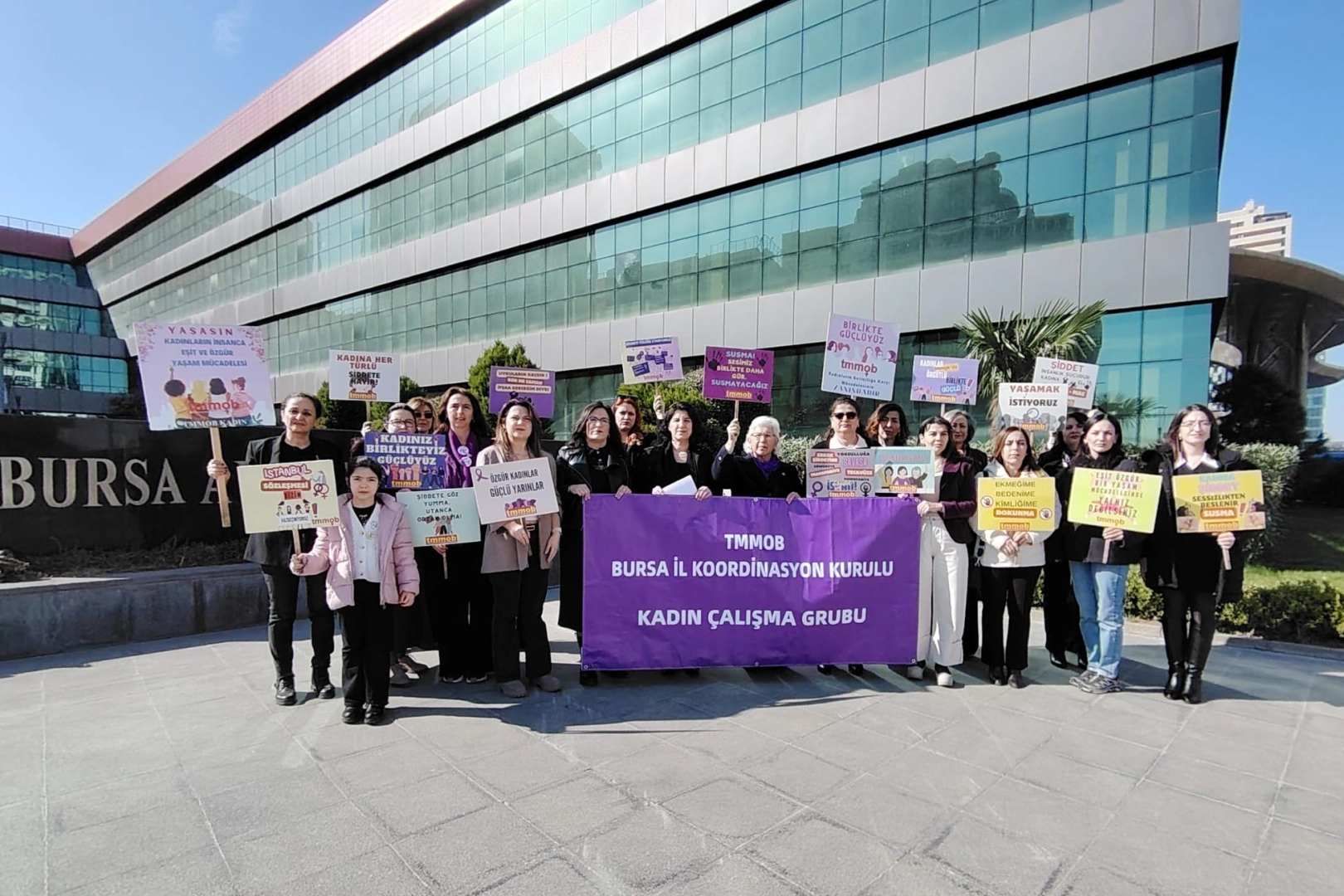 Bursa'da BAOB &Ouml;zg&uuml;rl&uuml;k Meydanı'nda 8 Mart