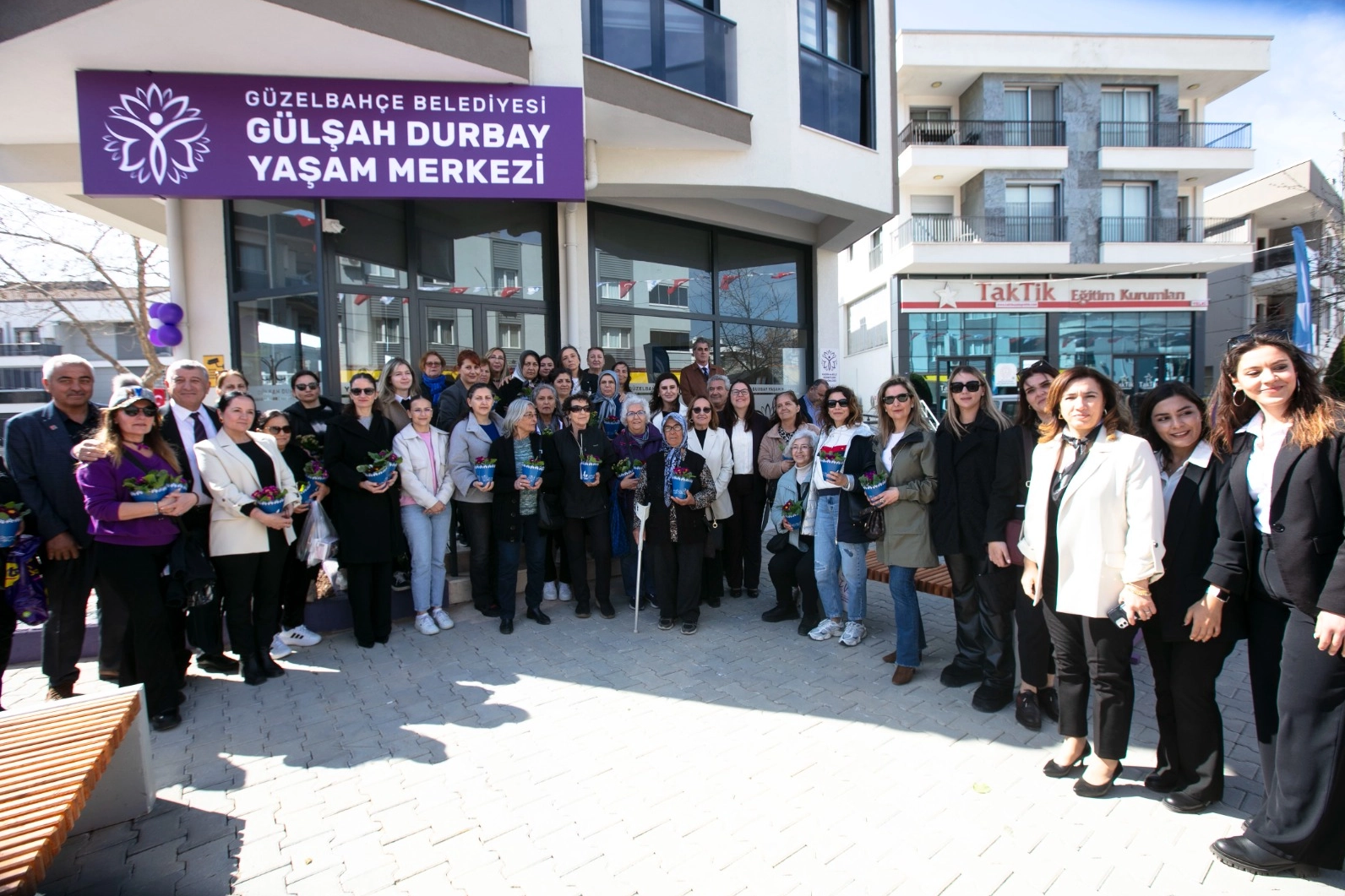 G&uuml;lşah Durbay&rsquo;ın adı G&uuml;zelbah&ccedil;e&rsquo;de yaşayacak