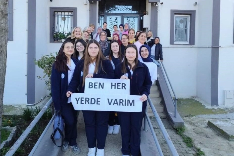 Edirne'de geleceğin ustaları g&ouml;n&uuml;llere dokunuyor