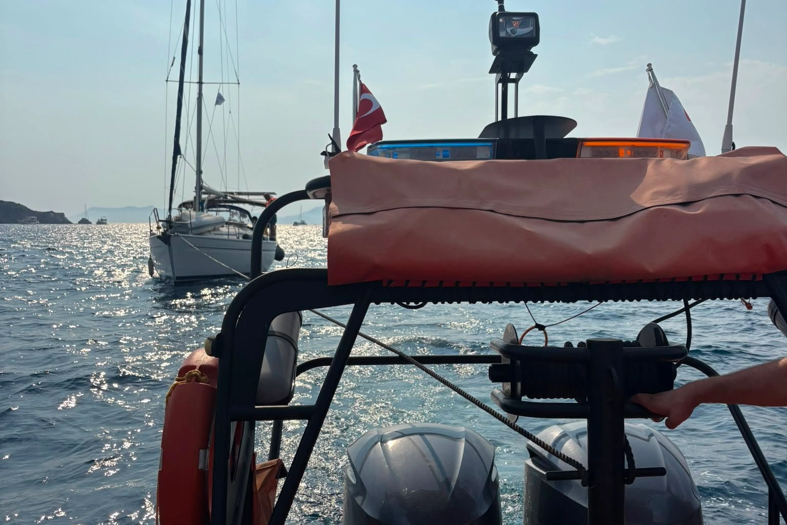 Fethiye a&ccedil;ıklarında arızalanan tekne kurtarıldı