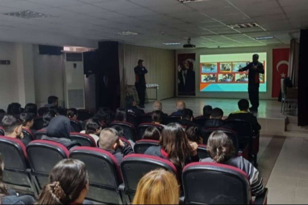 Salihli'de &ouml;ğrencilere itfaiyecilik tanıtıldı