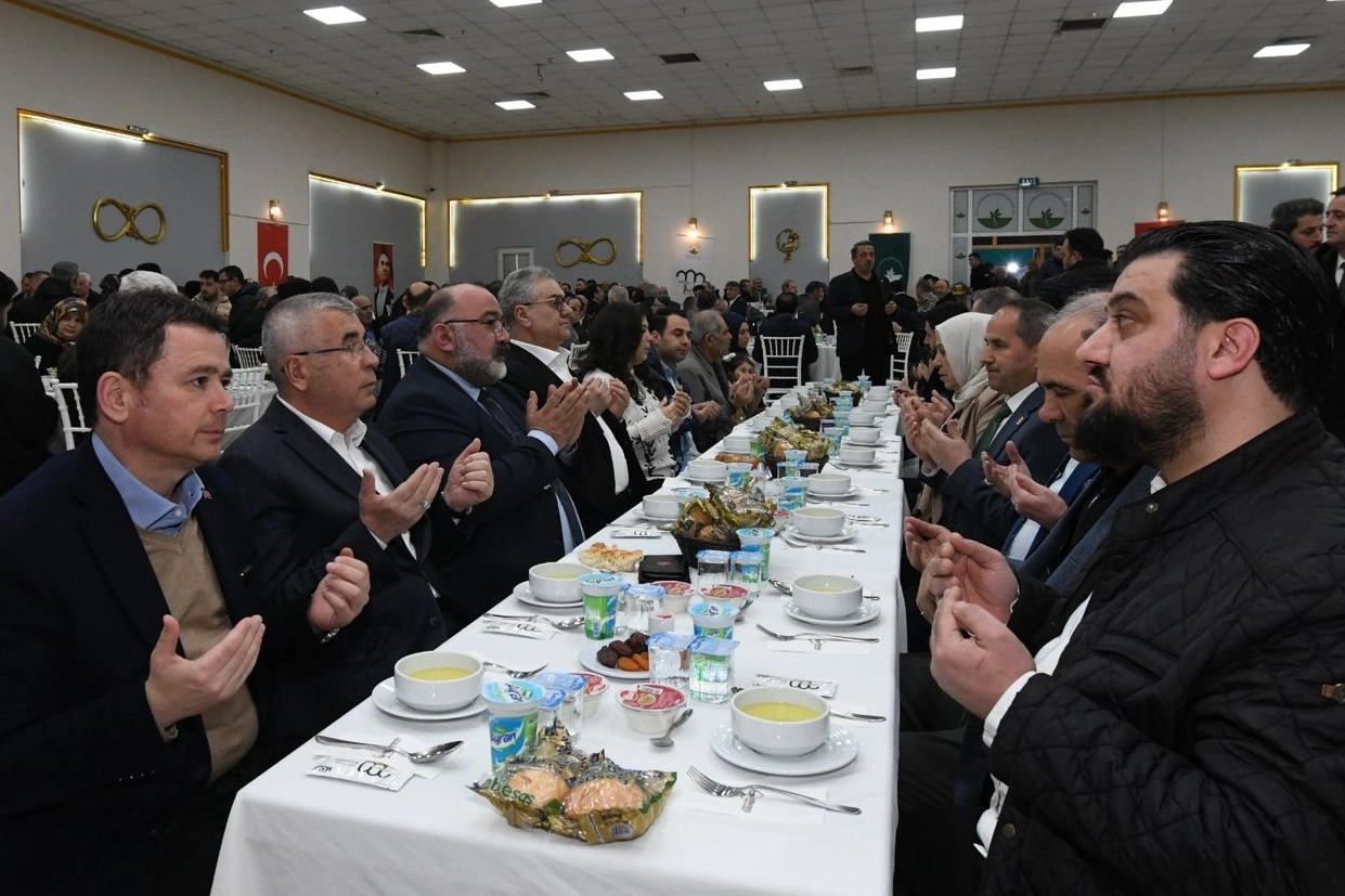 &nbsp;Bursa Emek&rsquo;te g&ouml;n&uuml;ller aynı iftar sofrasında buluştu