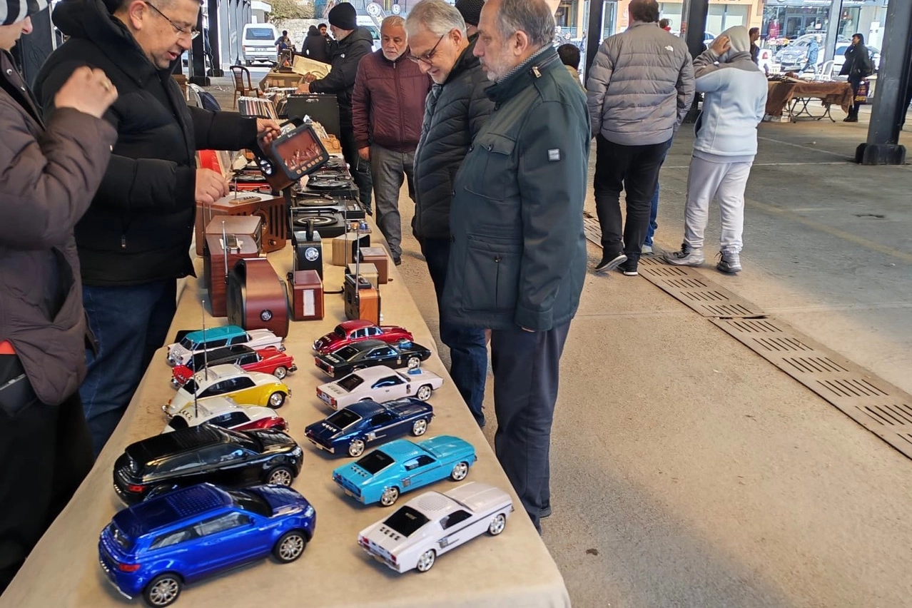 Mustafa Yal&ccedil;ın'dan Antika Pazarı'na b&uuml;y&uuml;k ilgi