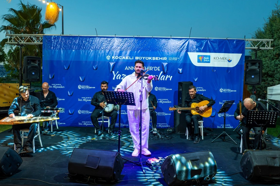 Kocaeli yaz akşamlarında &ldquo;Arabesk&rdquo; r&uuml;zg&acirc;rı esti