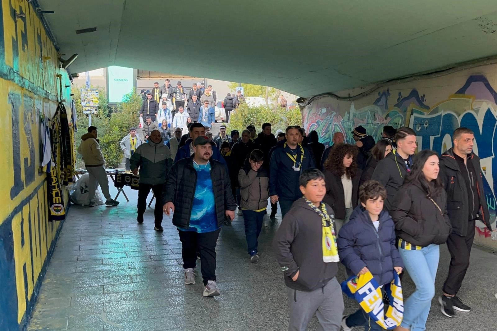 Başkan Akın&rsquo;dan Sındırgılı depremzede gen&ccedil;lere spor desteği