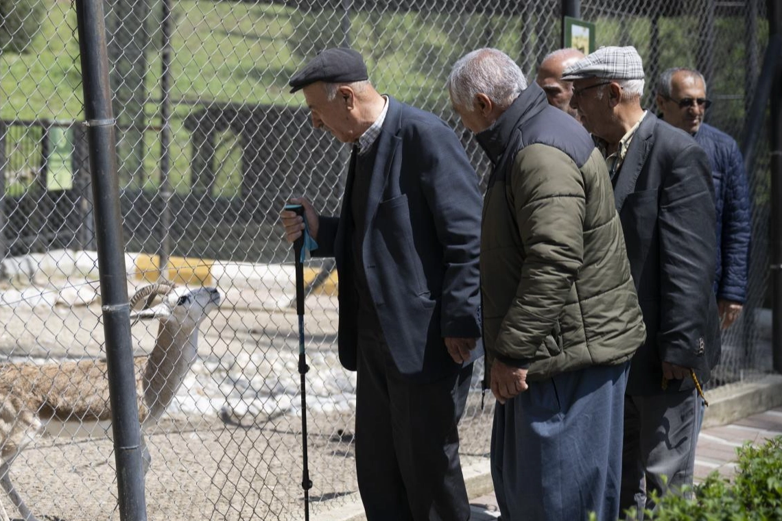 Mersin B&uuml;y&uuml;kşehir, emeklileri doğayla buluşturuyor