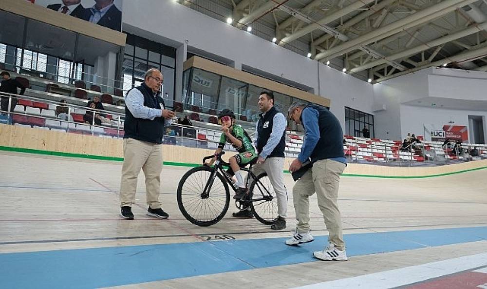 En hızlı, en g&uuml;&ccedil;l&uuml; ve en dayanıklı gen&ccedil; bisiklet&ccedil;iler Konya Velodromu'nda buluşuyor