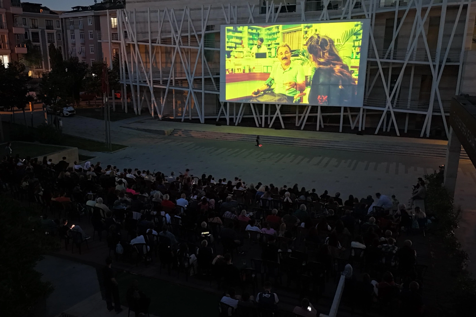 Bakırk&ouml;y&rsquo;de a&ccedil;ık hava sinema g&uuml;nleri başladı