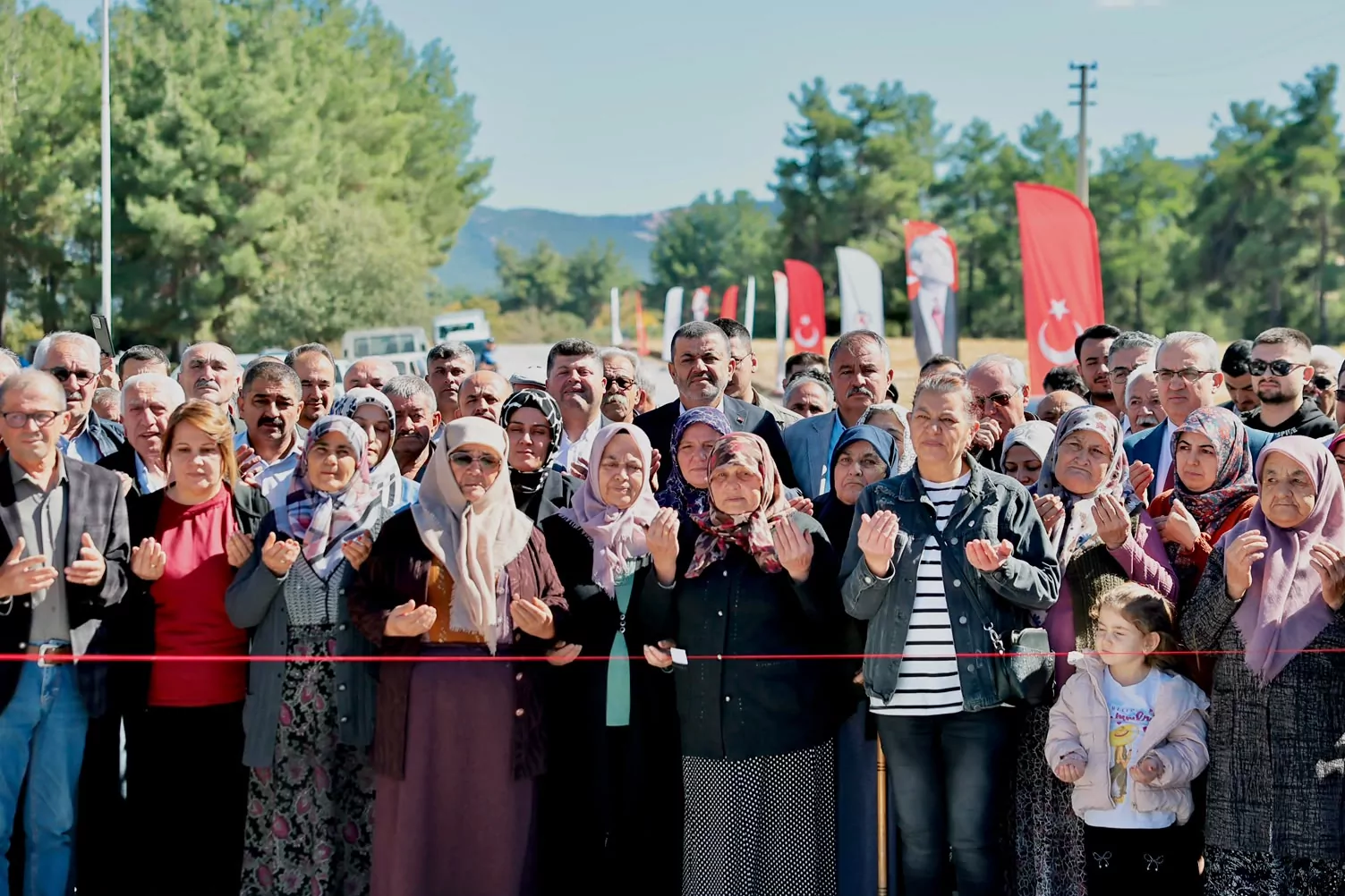 G&uuml;lbağlık yolu ulaşıma a&ccedil;ıldı, g&ouml;n&uuml;ller birleşti