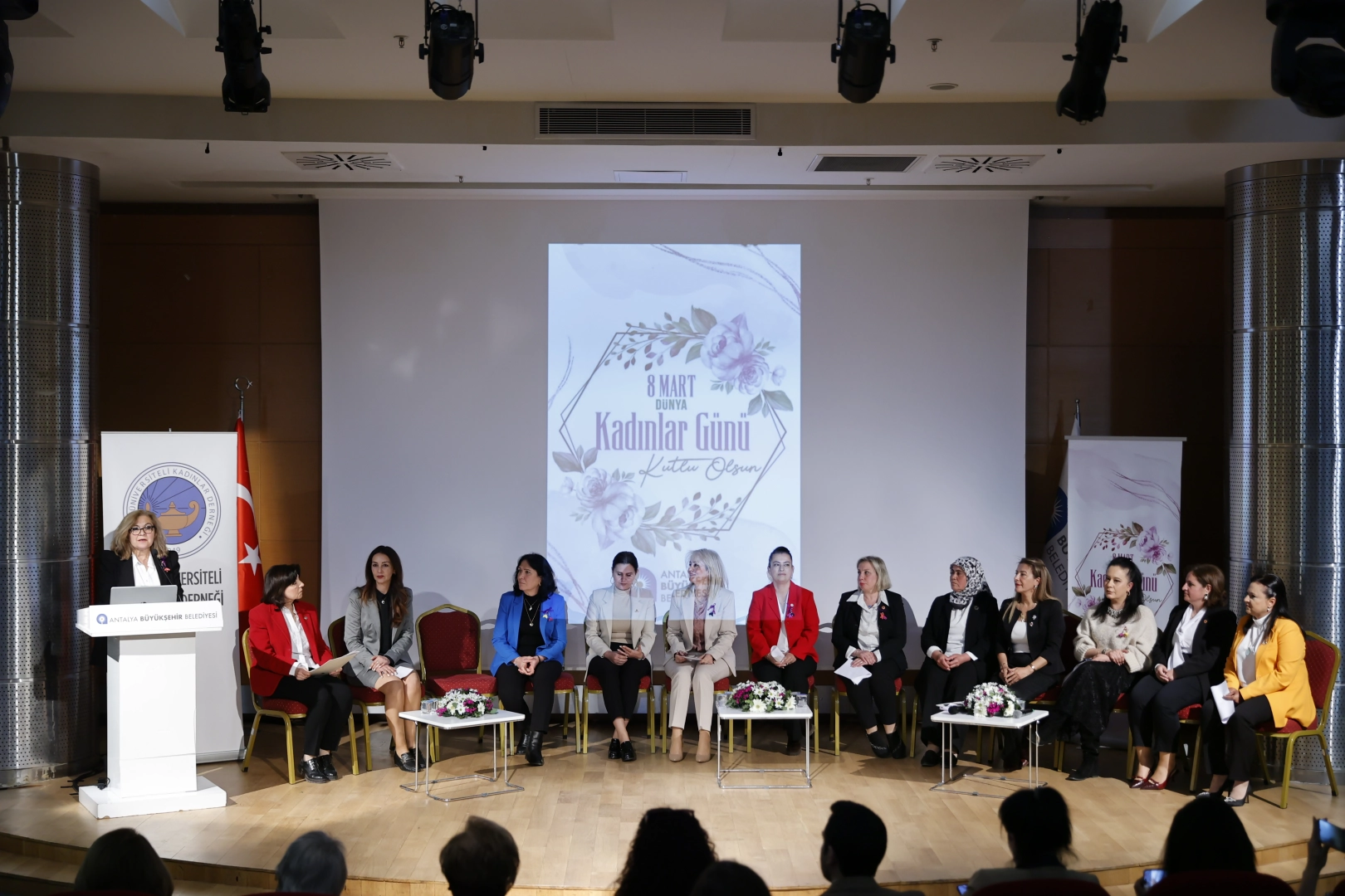 Antalya&rsquo;da kadın muhtarlar buluştu