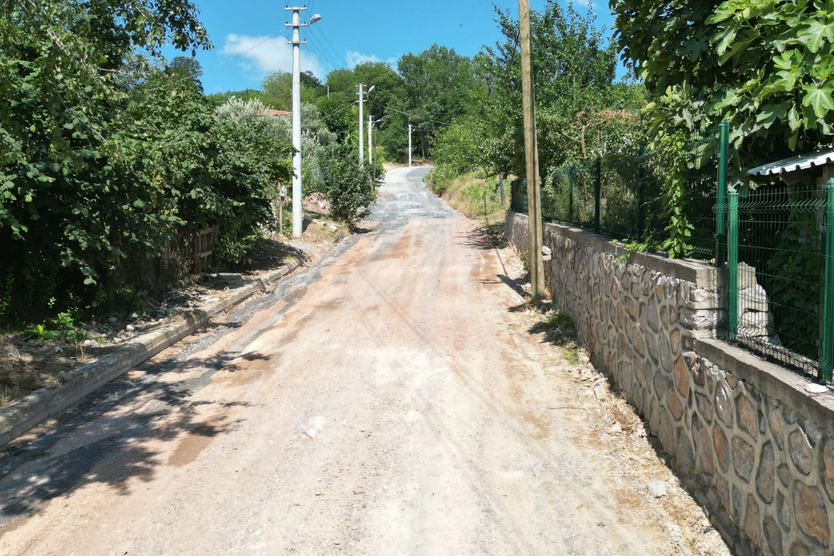 Kocaeli İzmit&rsquo;te kırsal mahalleye modern beton yol
