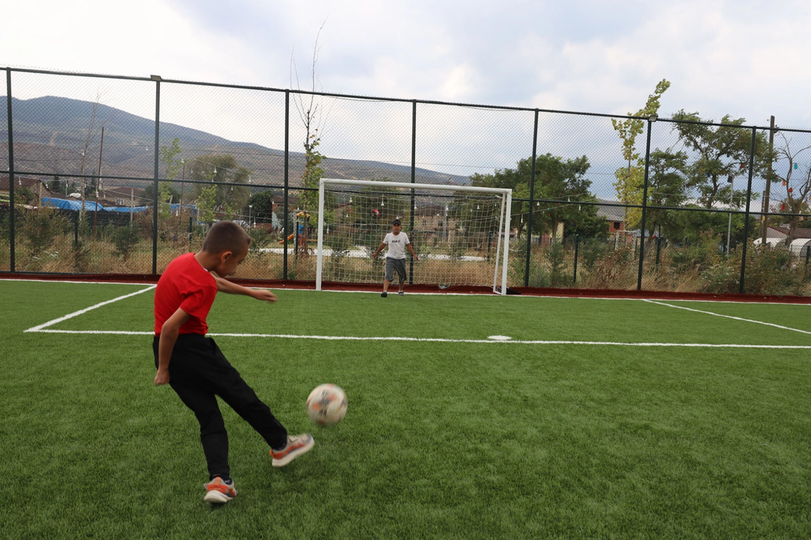 Sakarya B&uuml;y&uuml;kşehir&rsquo;den gen&ccedil;lere spor alanı