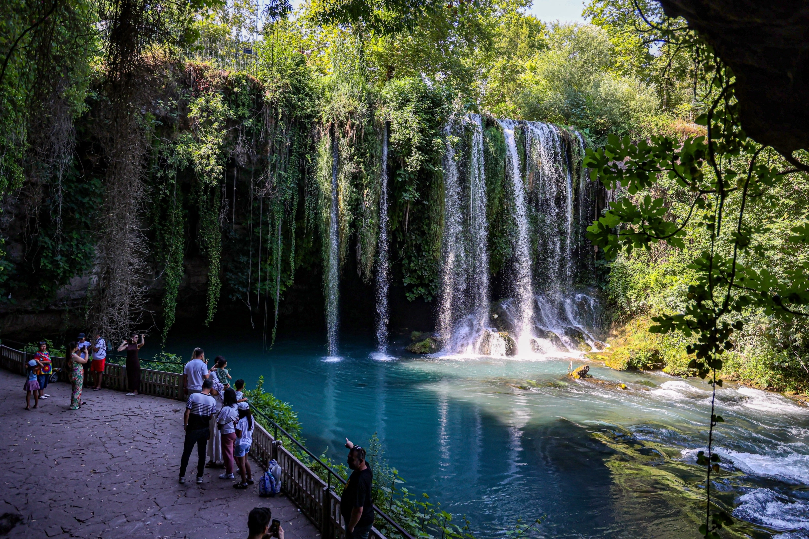 Antalya&rsquo;da D&uuml;den Şelalesi ziyaret&ccedil;ilerini ağırlıyor