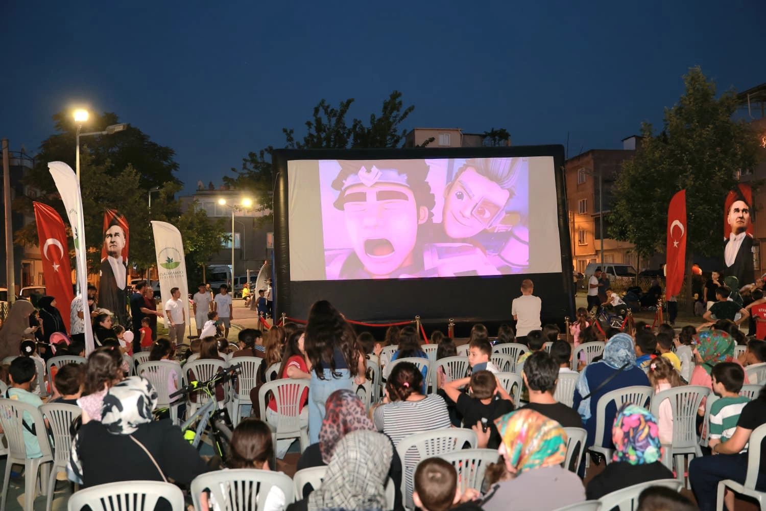 Bursa Osmangazi&rsquo;de &ccedil;ocukların sinema keyfi devam ediyor