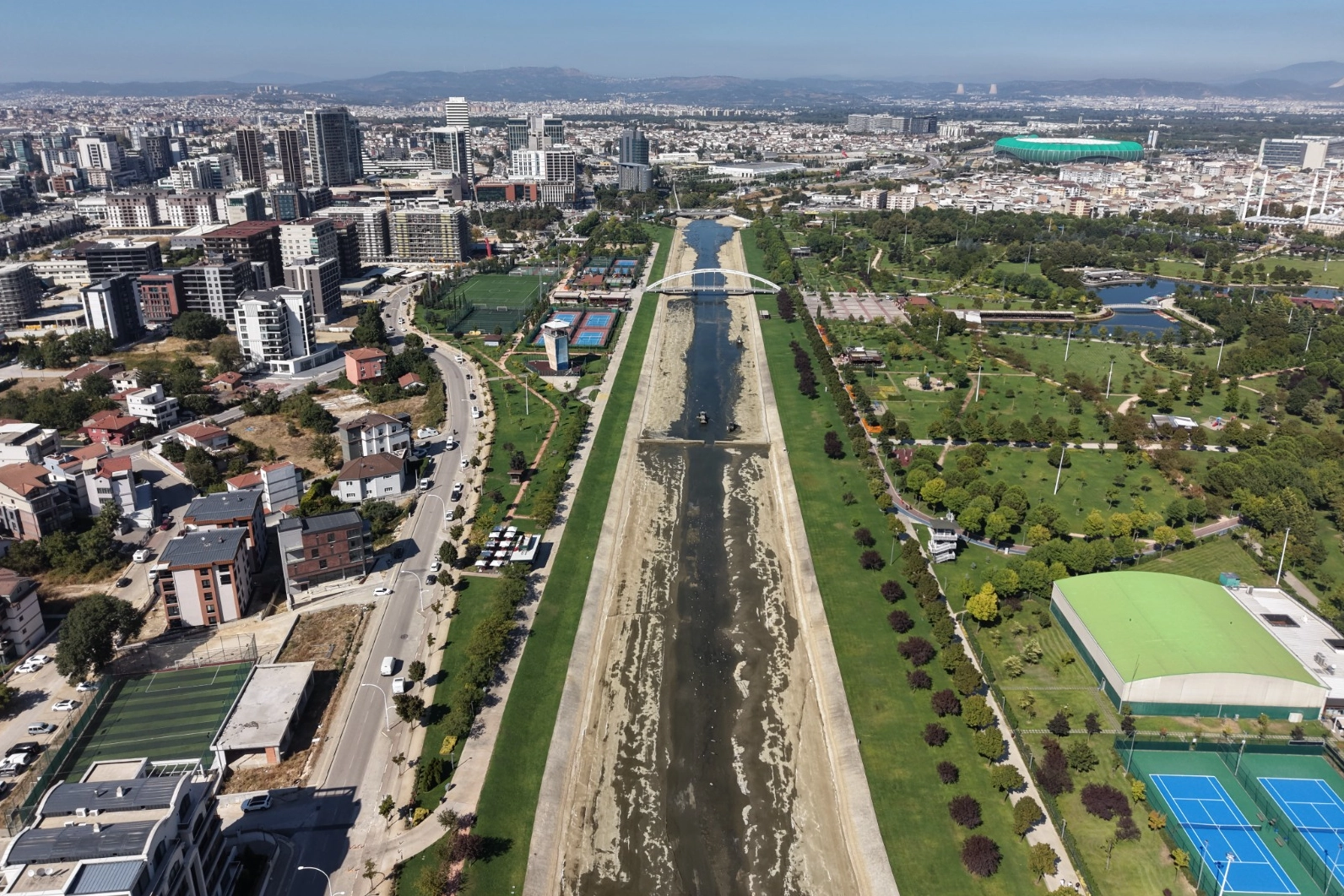 B&uuml;y&uuml;kşehir'den dere temizliği mesaisi