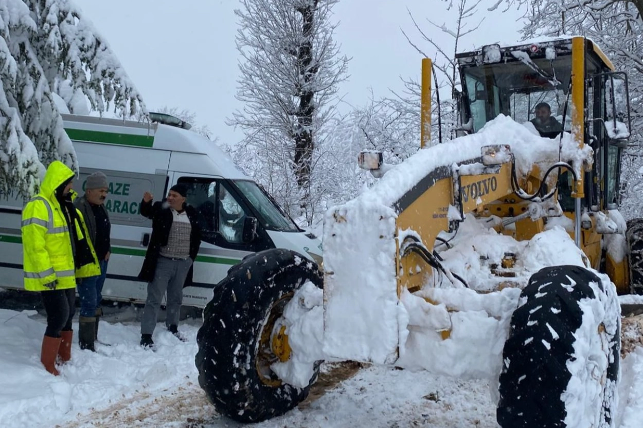 Ordu&rsquo;da kar mesaisi! 457 mahallenin yolu a&ccedil;ıldı
