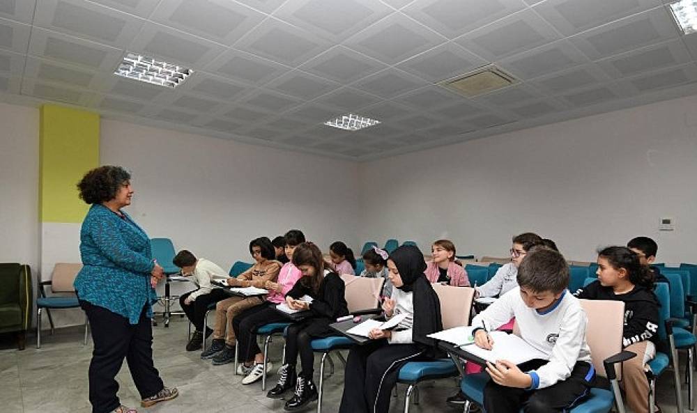 K&uuml;&ccedil;&uuml;k Yazarlar Kalemlerini Ustalığa Taşıyor